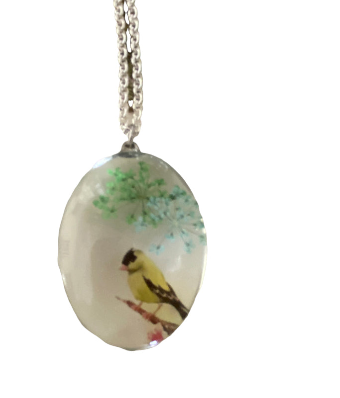 Pretty Resin necklace with bird and leaves - Eco Evolution