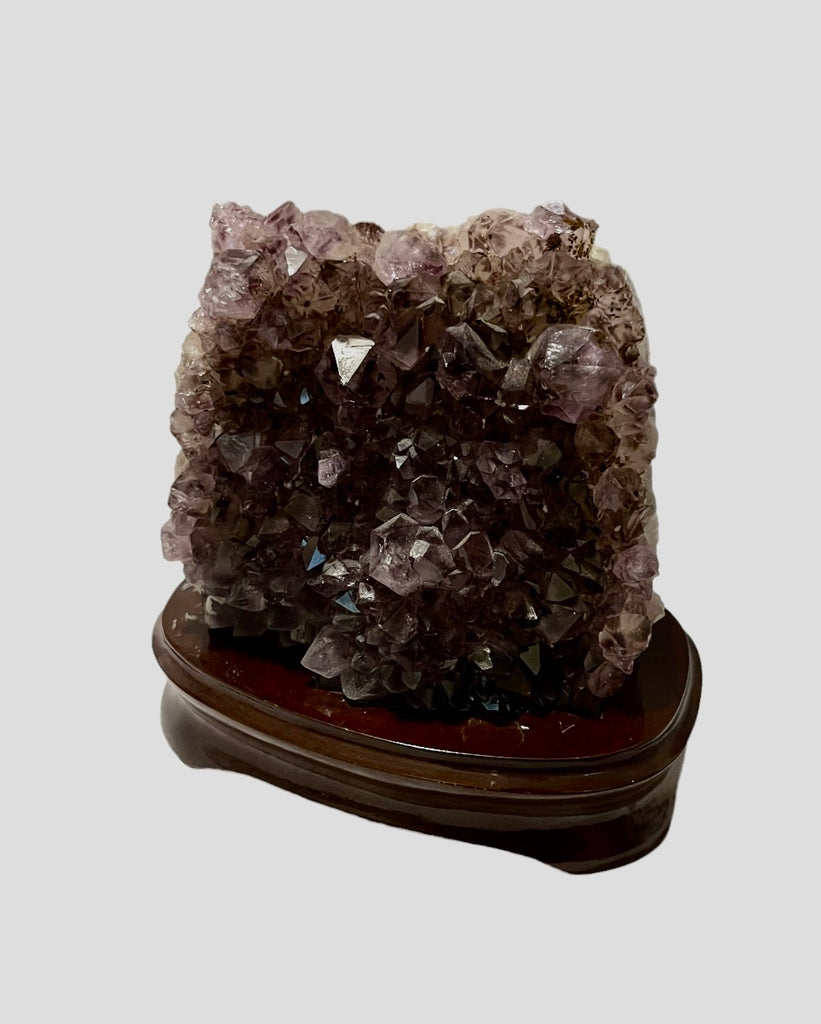 Amethyst Geode with stand - Eco Evolution